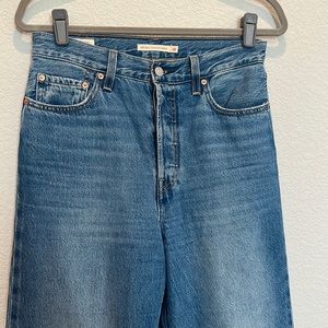 Levi’s Ribcage Straight Ankle Jeans